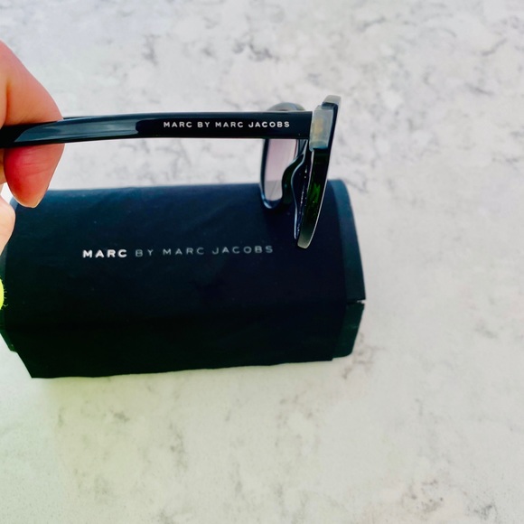 Marc Jacobs sunglasses - Picture 2 of 3